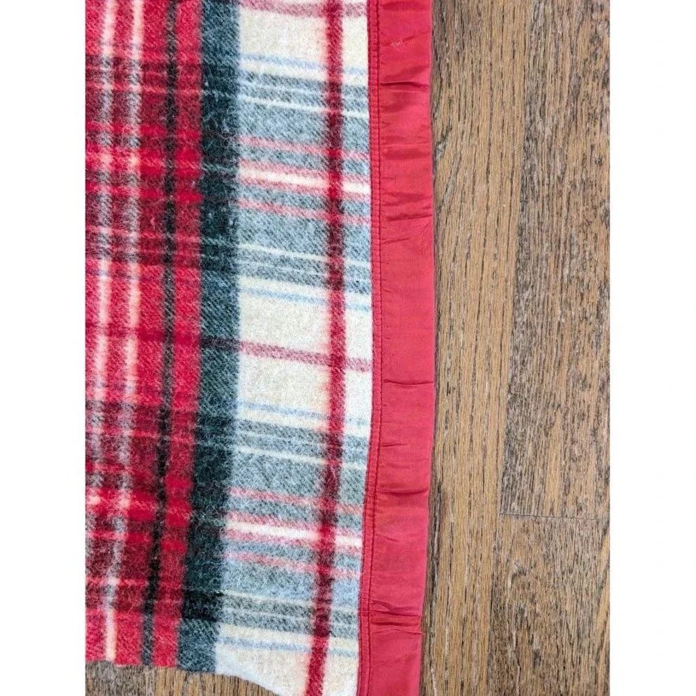 Vtg Satin Trim Wool Blanket Full 76x71 Plaid‎ Lodge Cabin Rustic Christmas Flaw